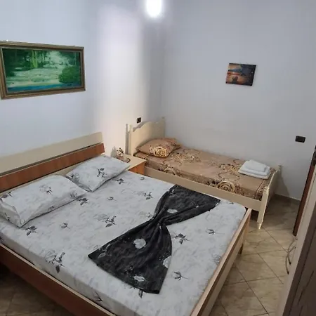 Mesaiz Lägenhet Vlorë