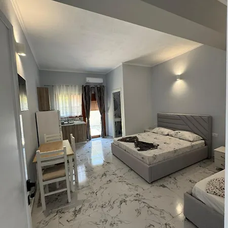 Mesaiz アパート Vlorë
