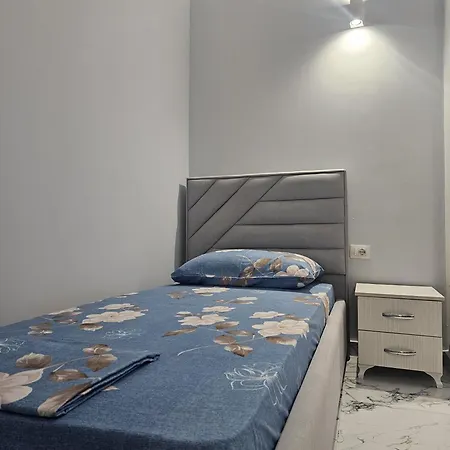 アパート Mesaiz Vlorë